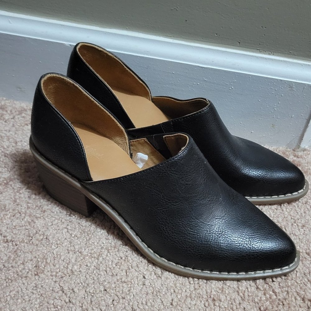 Universal Thread Open boots size 7